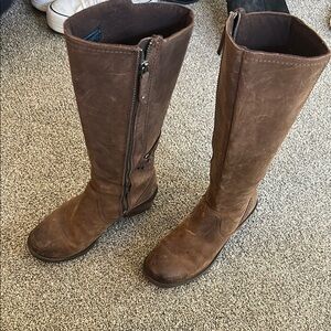 Brown Knee-High Winter Boots with Zipper
